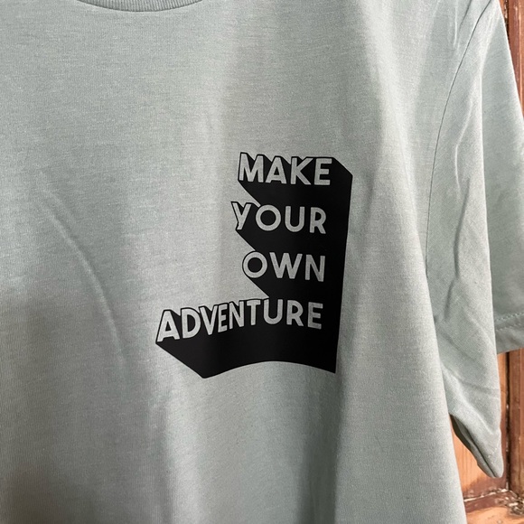 Women’s light green medium tshirt - Picture 2 of 2